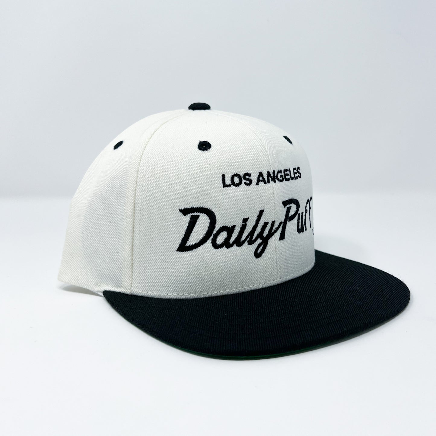 DAILY PUFF SCRIPT 2-TONE BLACK AND WHITE PREMIUM SNAPBACK