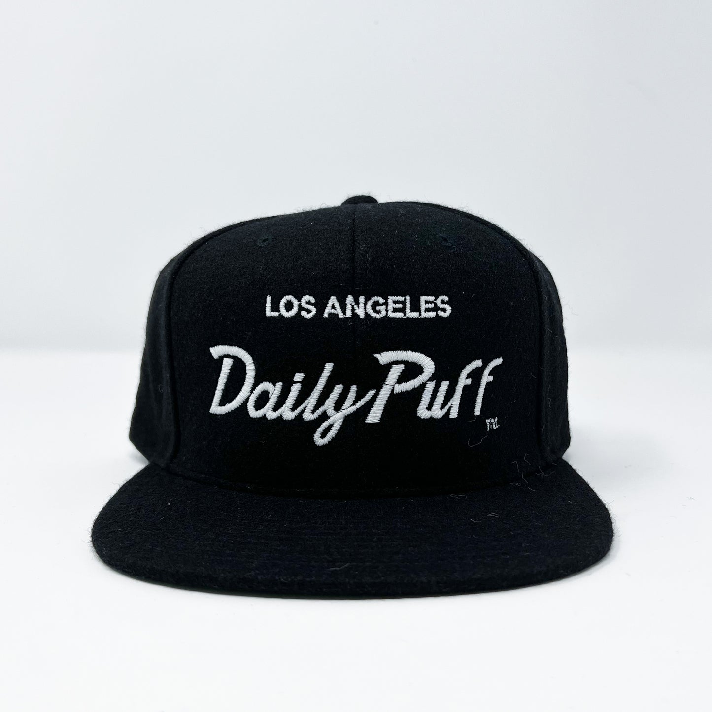 DAILY PUFF SCRIPT BLACK DOME PREMIUM SNAPBACK WOOL | GLOW IN THE DARK